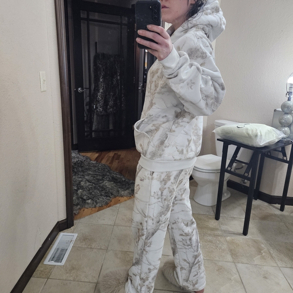 Comfort Collection Pastel Edit Lavender Hoodie - Women - Picture 7 of 8